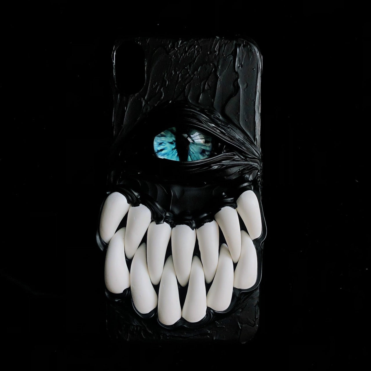 Grinning Monster Android Phone Case not Glowing